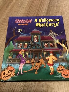 Golden Books Scooby Doo and Friends A Halloween Mystery Book NEW